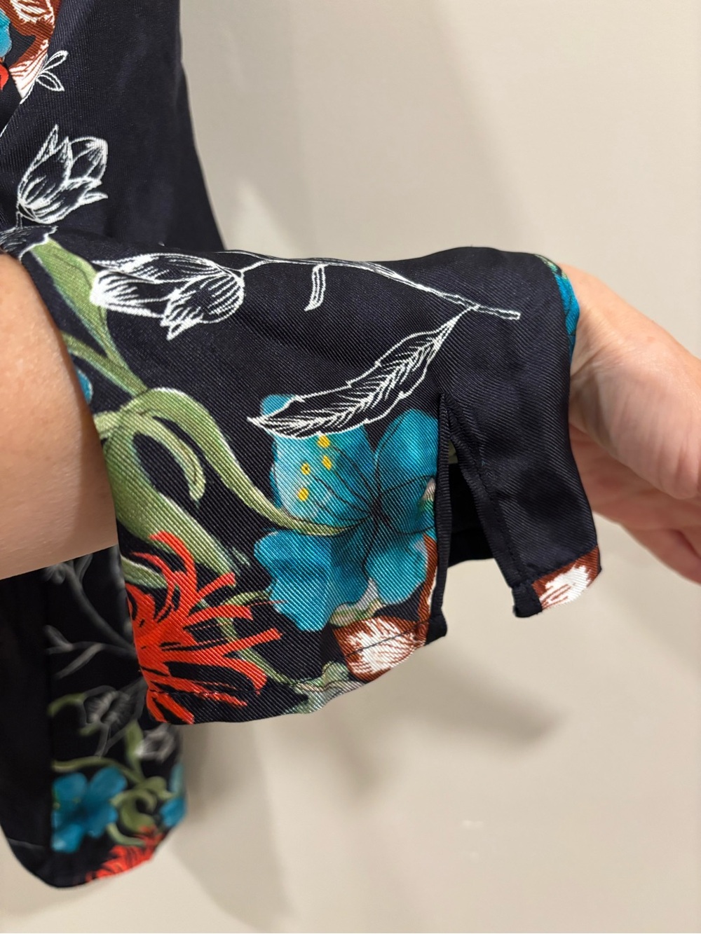 NWOT Johnny Was Silk Embroidered Top Tunic Becca Black Floral - Picture 5 of 7